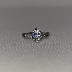 6 | NWOT | Elegant Cubic Zirconia V-Dip Ring